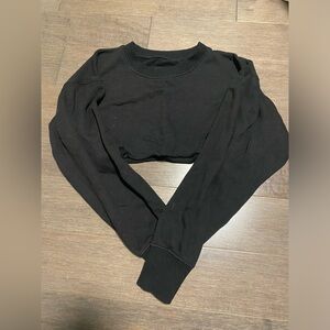 TWEEN DYLAN SUPER CROP CREW SWEATSHIRT
Katie J - VGUC black